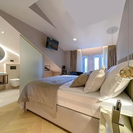 Lumiere Luxury Split
