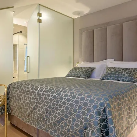 Lumiere Luxury Split